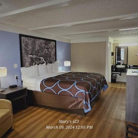 Super 8 By Wyndham Asheville/Biltmore Exterior foto